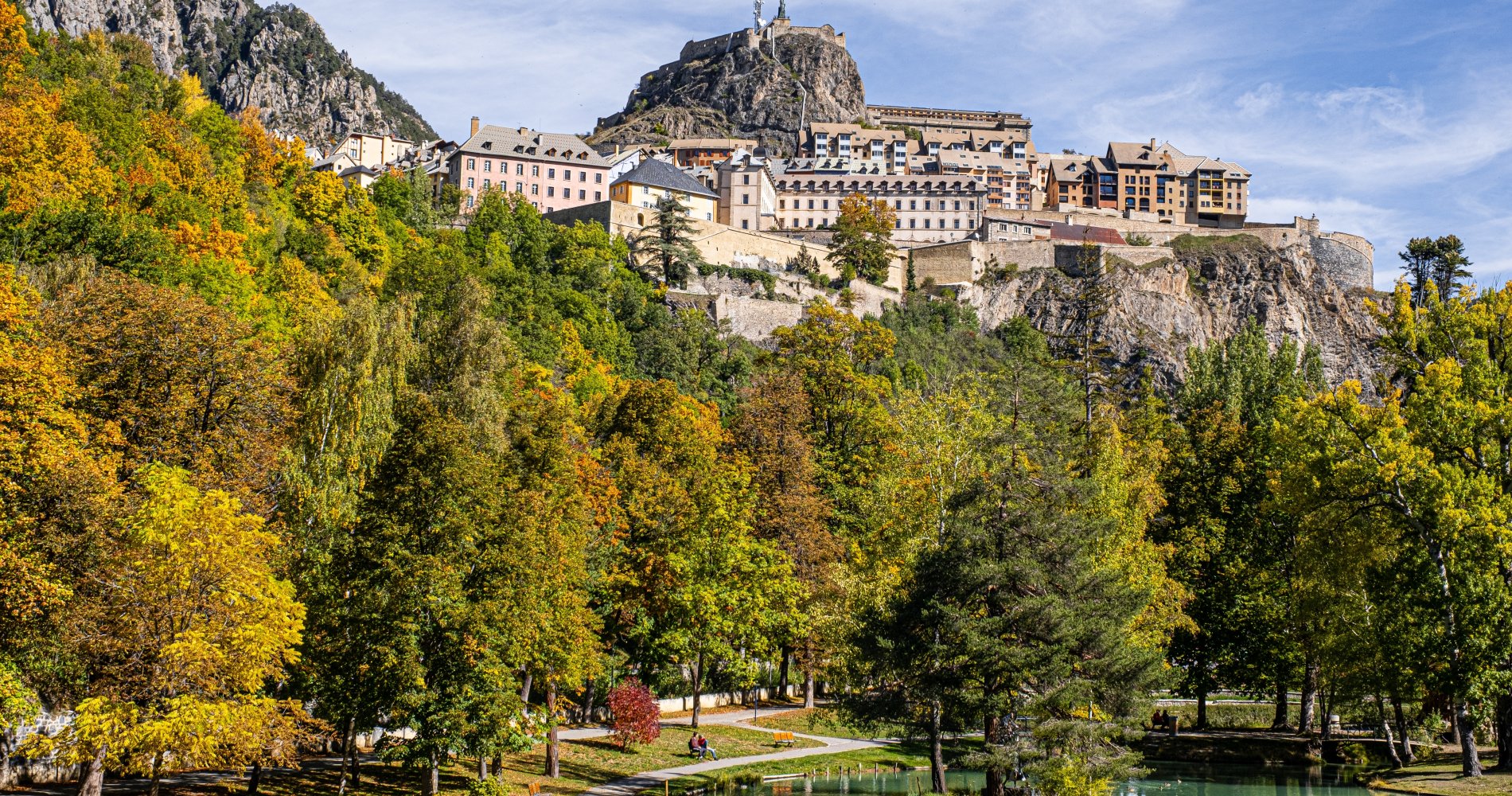 Parc de la Schappe surplombé par la cité Vauban