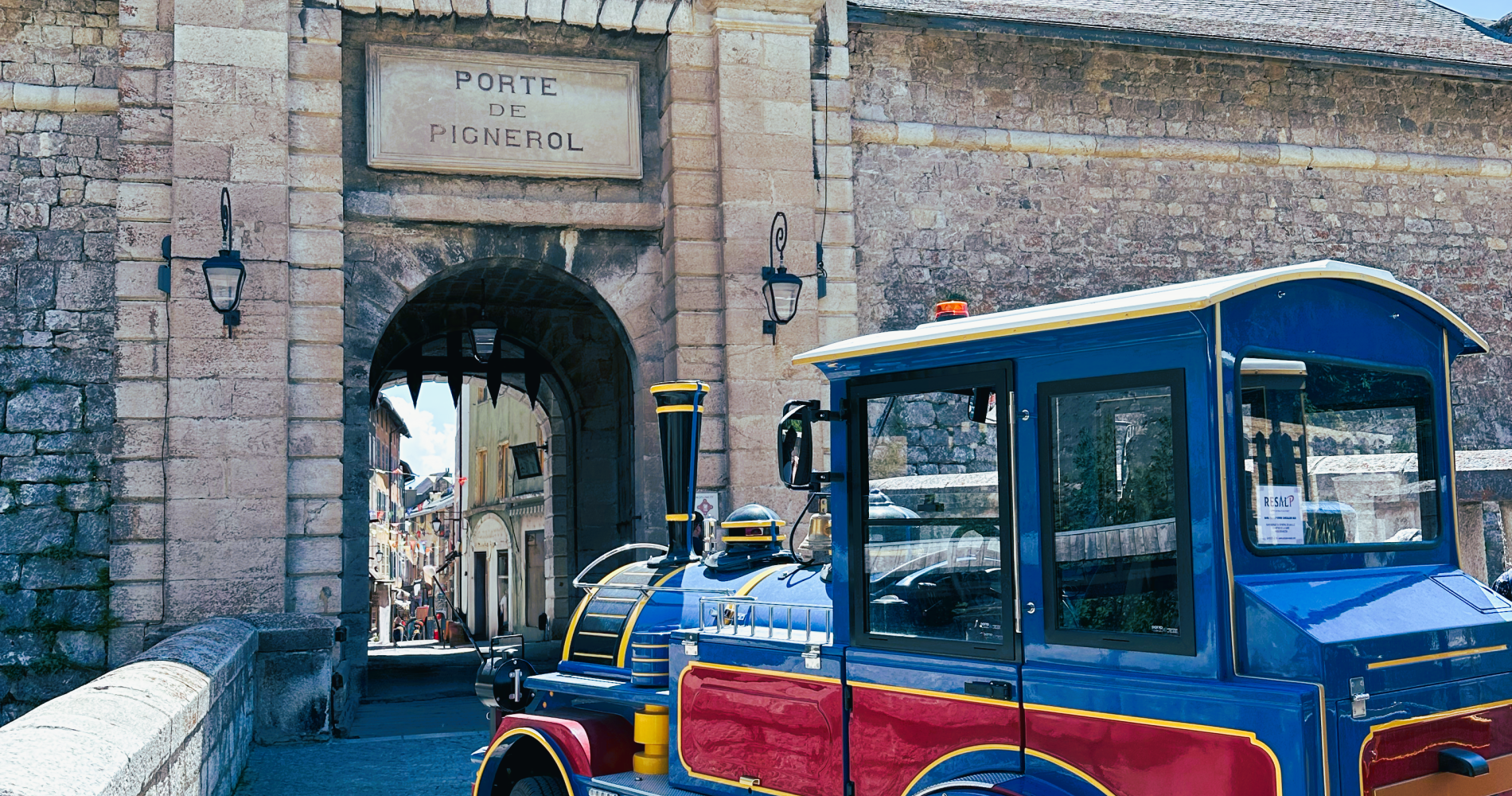 Petit Train entrant dans la cité Vauban